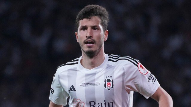 Salih Uçan imzayı attı